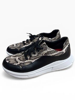 FitFlop Freya Snake Print Sneakers Size US 8 UK 6 Slip On Comfort Casual Chic